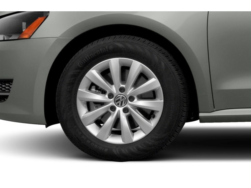 2015 Volkswagen Passat 2.0 TDI Trendline (DSG) Exterior Shot 4