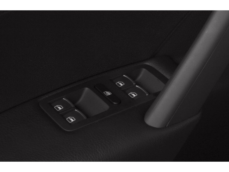 2015 Volkswagen Passat 2.0 TDI Trendline (DSG) Exterior Shot 9