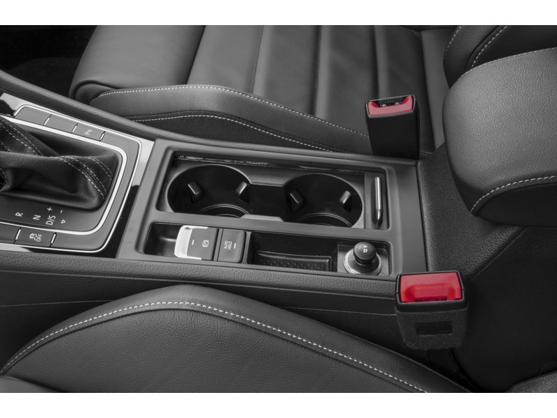 2017 Volkswagen Golf R 5dr HB DSG Interior Shot 8