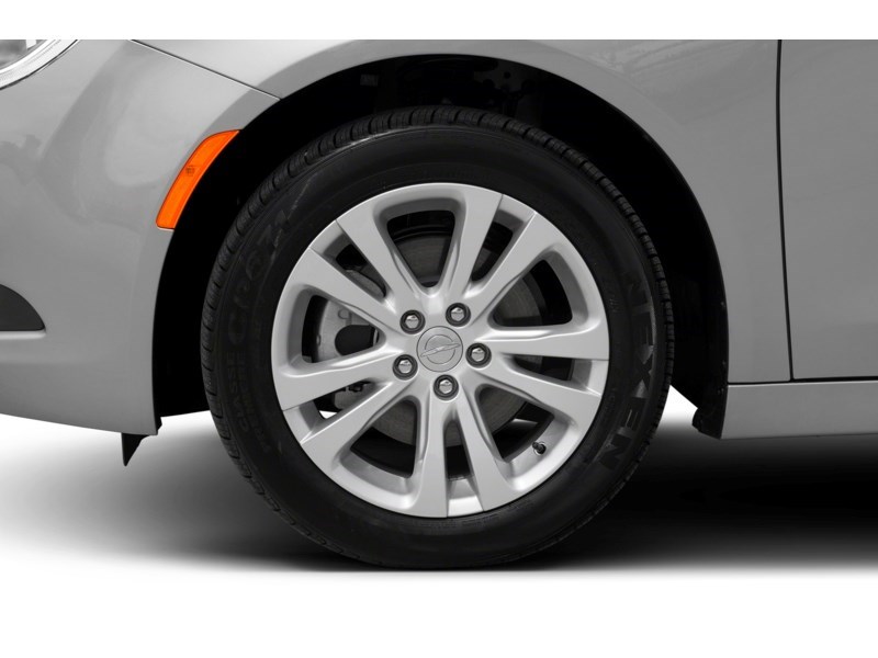 2016 Chrysler 200 4dr Sdn LX FWD Exterior Shot 5