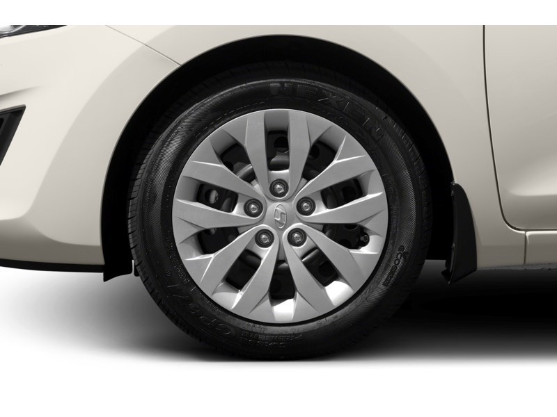 2016 Hyundai Elantra GT 5dr HB Auto GL Exterior Shot 5