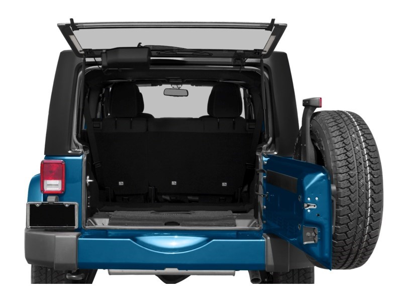2015 Jeep Wrangler Unlimited Sahara Exterior Shot 4
