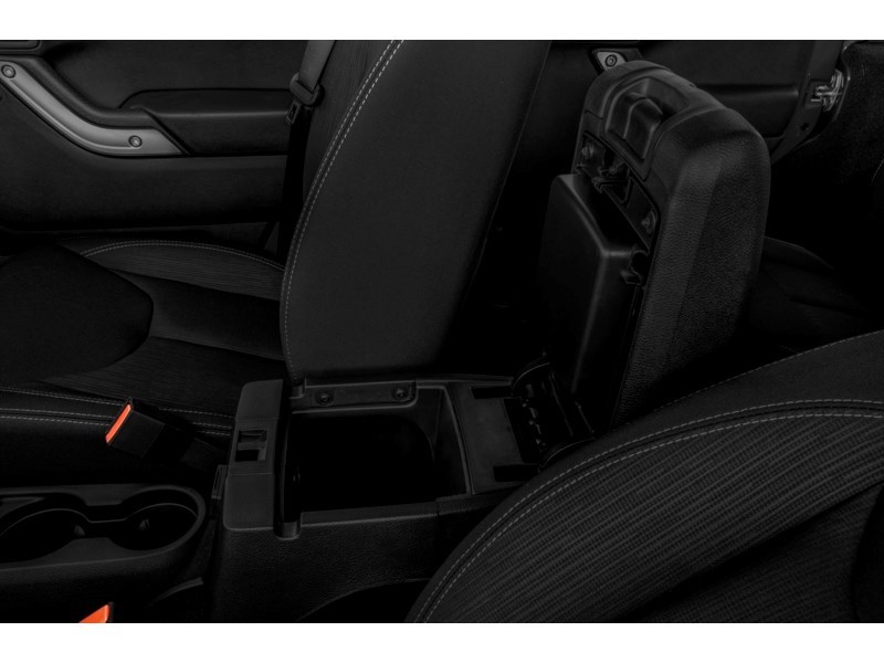 2015 Jeep Wrangler Unlimited Sahara Interior Shot 7