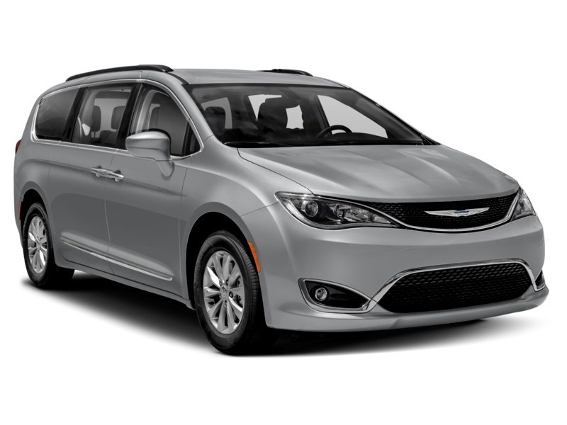 2020 Chrysler Pacifica Touring-L Plus FWD Exterior Shot 9