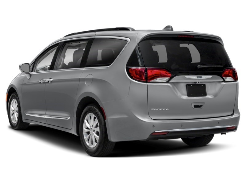 2020 Chrysler Pacifica Touring-L Plus FWD Exterior Shot 10
