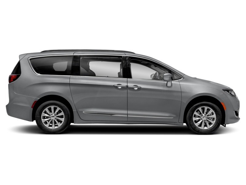 2020 Chrysler Pacifica Touring-L Plus FWD Exterior Shot 11