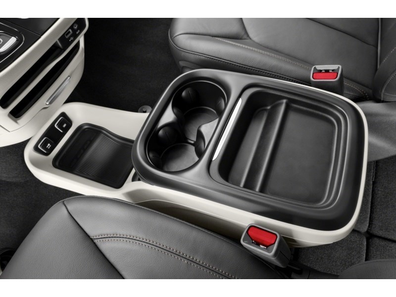 2020 Chrysler Pacifica Touring-L Plus FWD Interior Shot 7