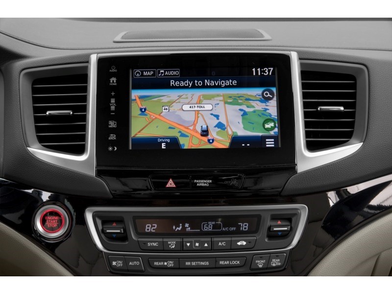 2017 Honda Pilot 4WD 4dr Touring Interior Shot 8