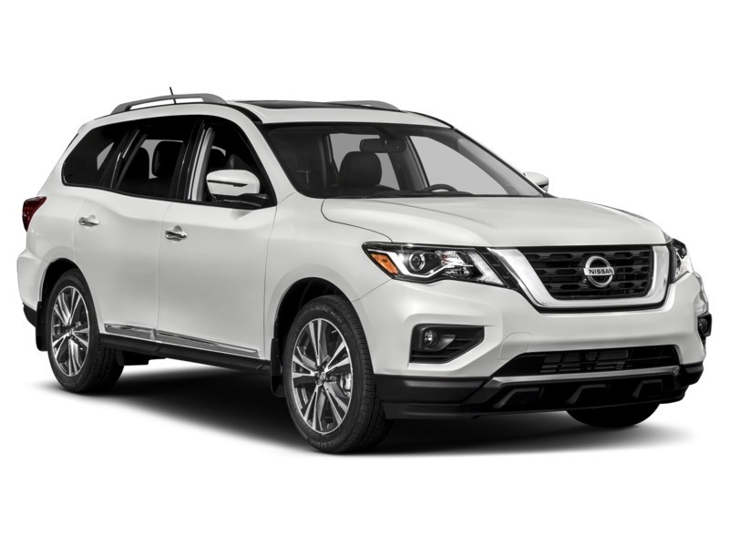 2017 Nissan Pathfinder 4WD 4dr Platinum Exterior Shot 9