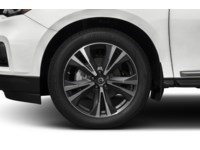 2017 Nissan Pathfinder 4WD 4dr Platinum Exterior Shot 5