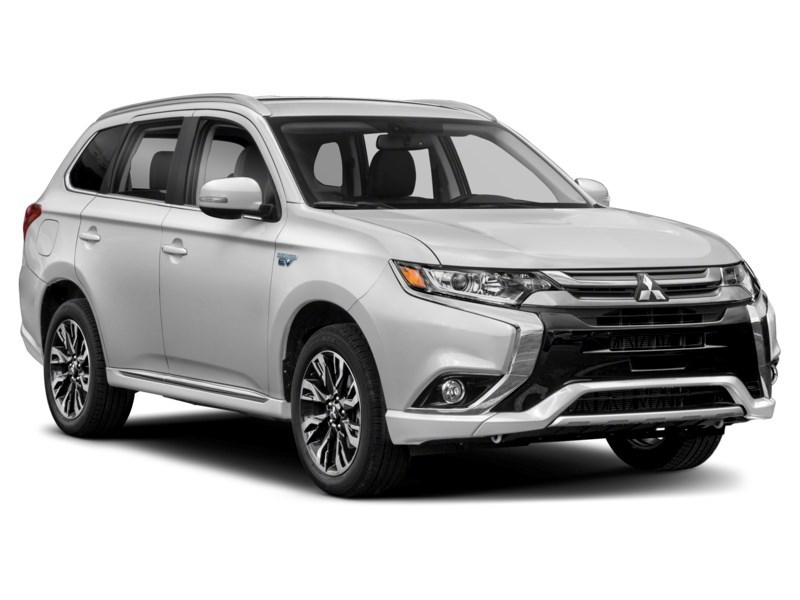 2018 Mitsubishi Outlander Plug-In Hybrid GT S-AWC Exterior Shot 9