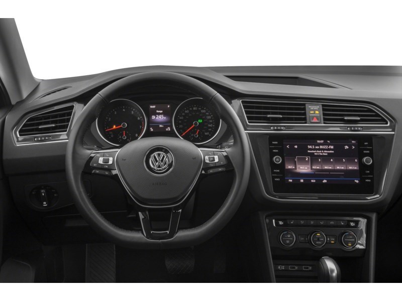 2018 Volkswagen Tiguan Comfortline Interior Shot 3