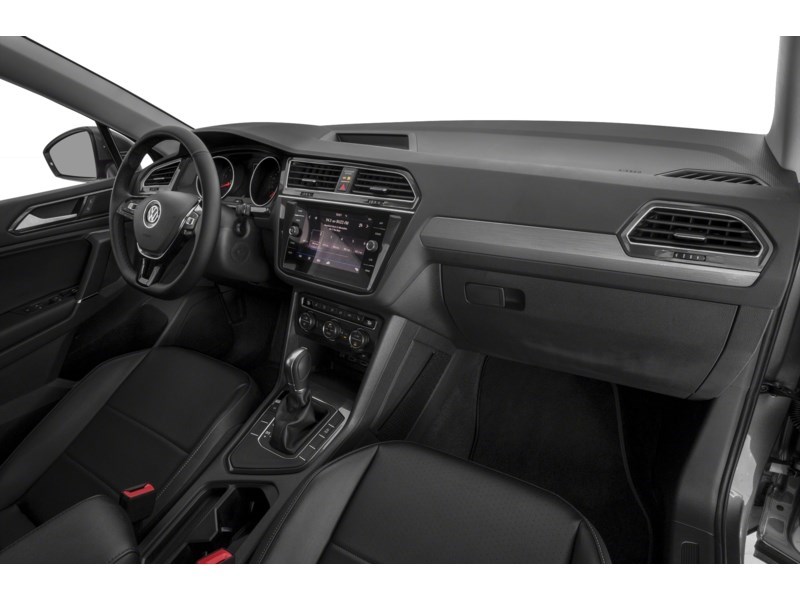 2018 Volkswagen Tiguan Comfortline Interior Shot 1