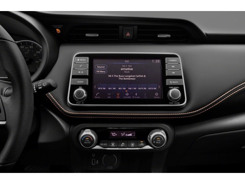 2020 Nissan Kicks SR FWD Interior Shot 2