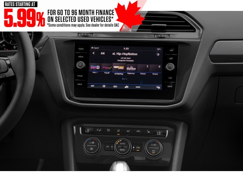 2021 Volkswagen Tiguan Highline 4MOTION Interior Shot 2