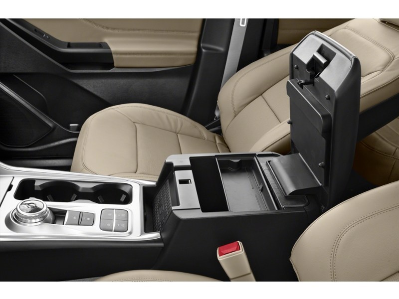 2023 Ford Explorer Limited 4WD Interior Shot 7
