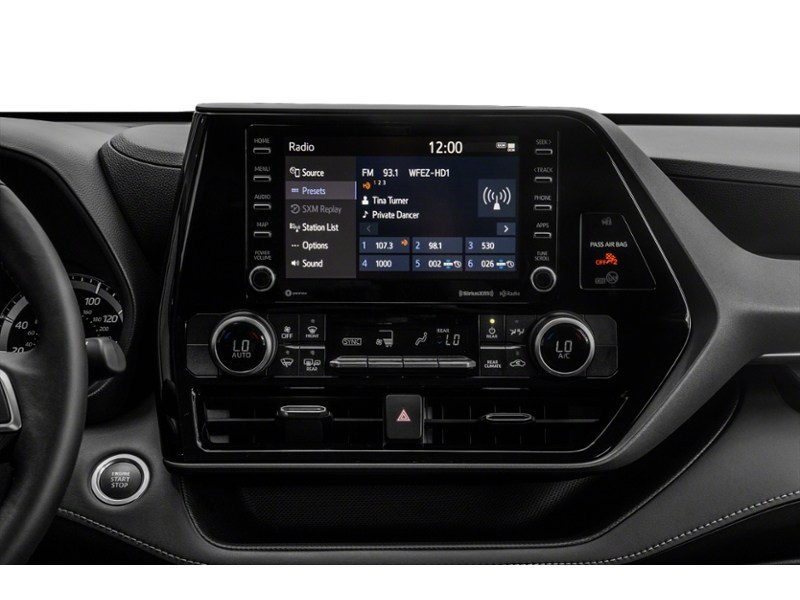 2022 Toyota Highlander LE AWD Interior Shot 2
