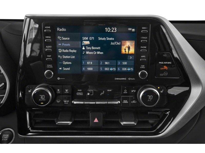 2022 Toyota Highlander XLE AWD Interior Shot 2