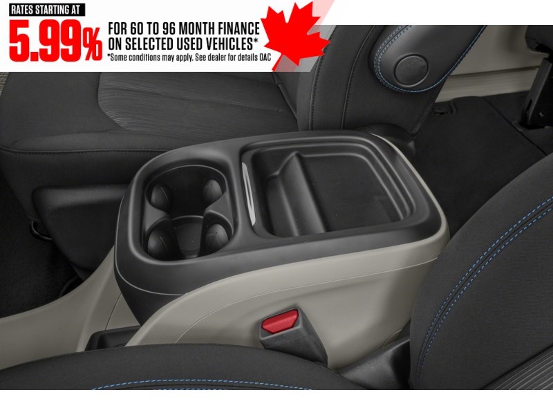 2022 Chrysler Pacifica Touring L AWD Interior Shot 7