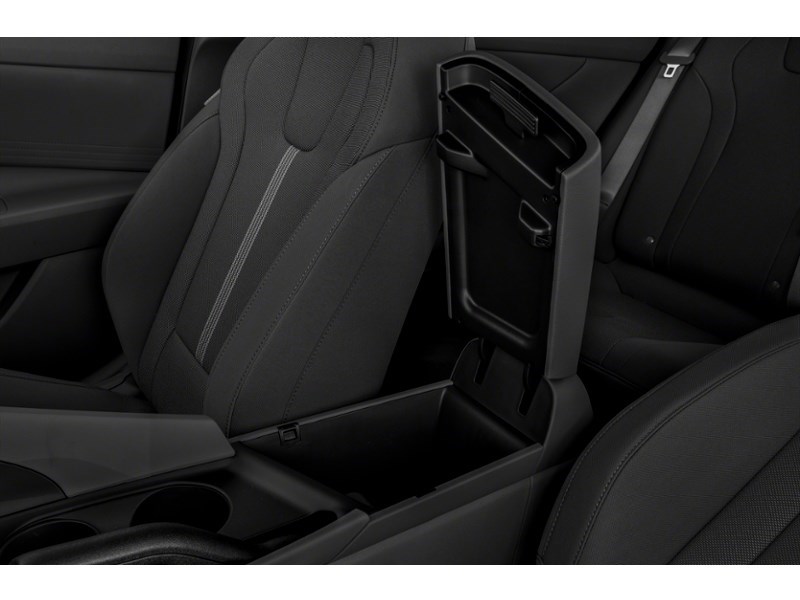2022 Hyundai Elantra Essential Manual Interior Shot 7