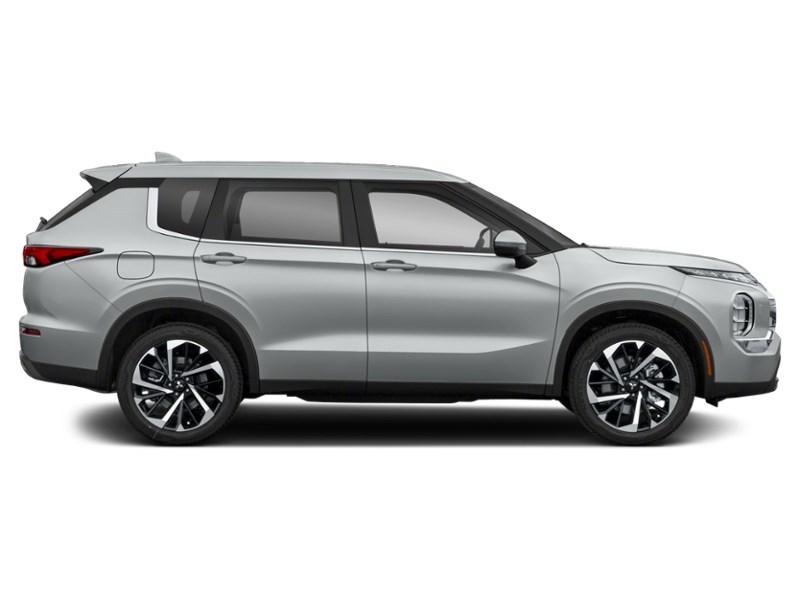 2024 Mitsubishi Outlander LE S-AWC Exterior Shot 10