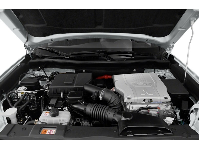 2022 Mitsubishi Outlander Plug-In Hybrid SE S-AWC Exterior Shot 3