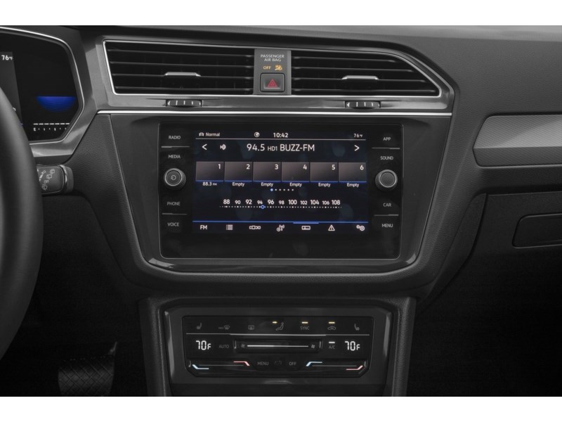2022 Volkswagen Tiguan Comfortline 4MOTION Interior Shot 2