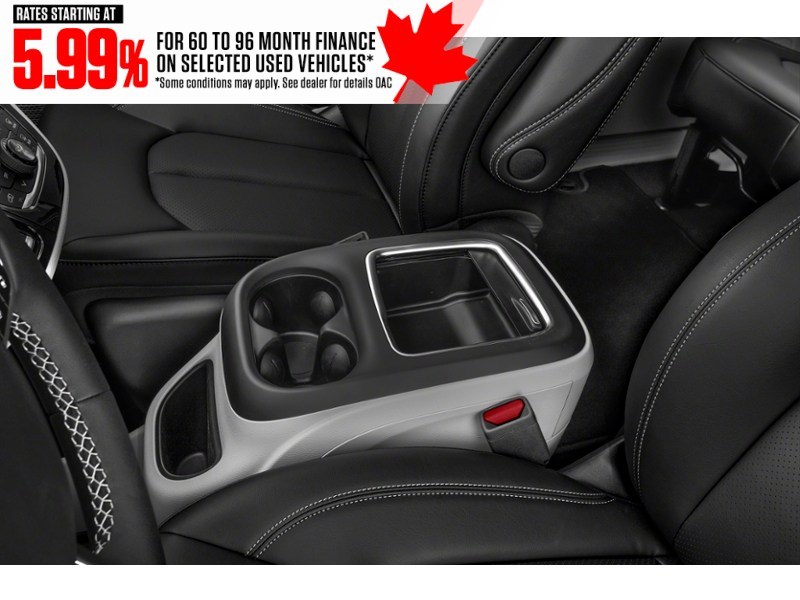 2023 Chrysler Pacifica Touring L FWD Interior Shot 7