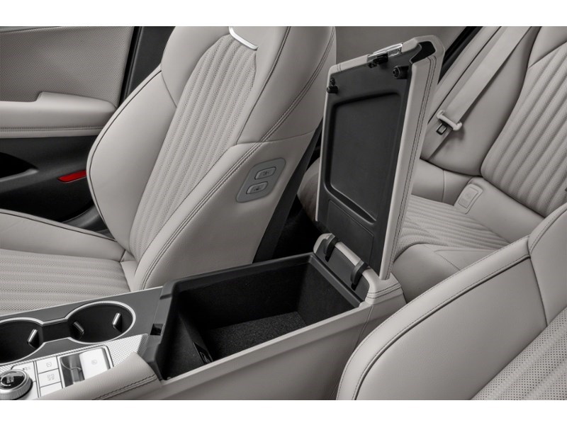 2022 Genesis G70 3.3T Sport Interior Shot 7