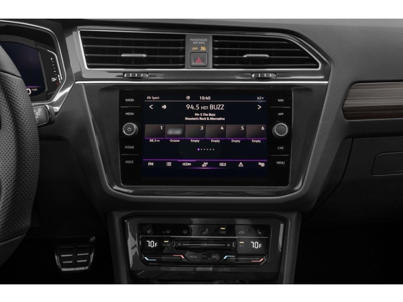 2024 Volkswagen Tiguan Highline R-Line 4MOTION Interior Shot 2