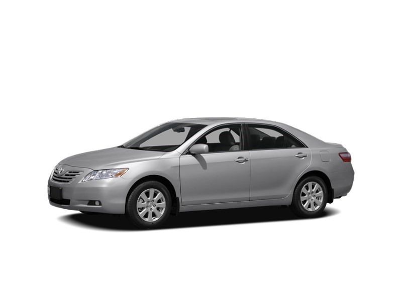 2009 Toyota Camry 4dr Sdn I4 Man SE Classic Silver Metallic  Shot 1