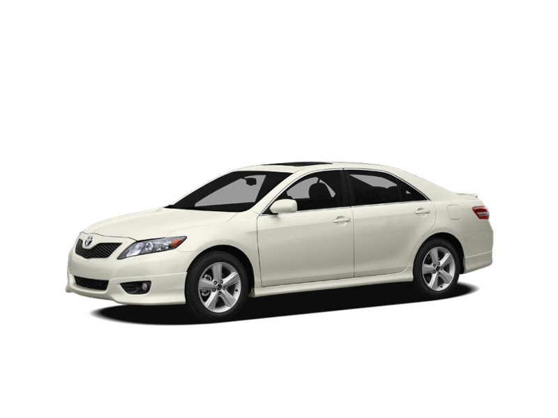 2011 Toyota Camry 4dr Sdn I4 Auto LE Alpine White  Shot 4