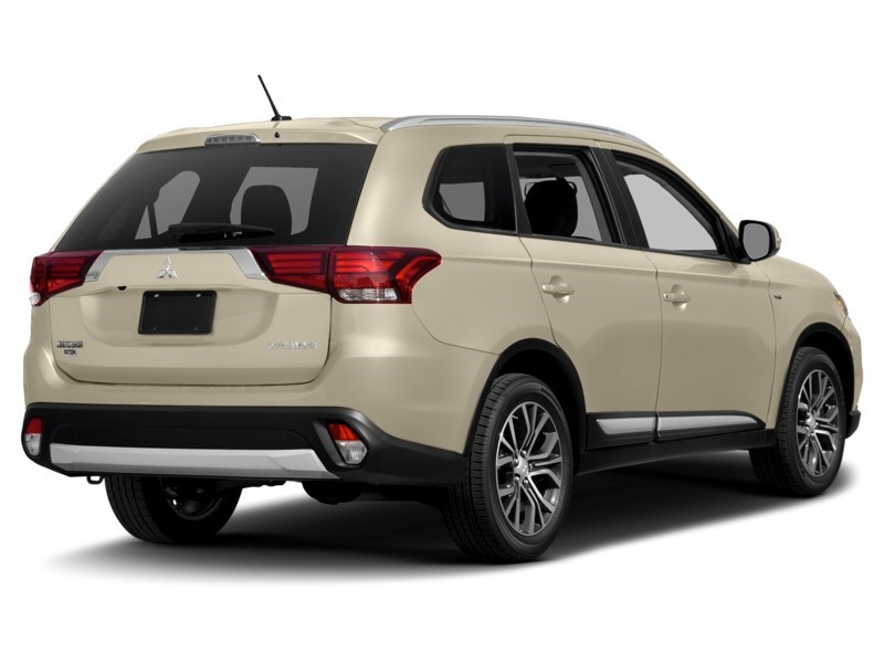 2018 Mitsubishi Outlander SE AWC Diamond White Pearl  Shot 2