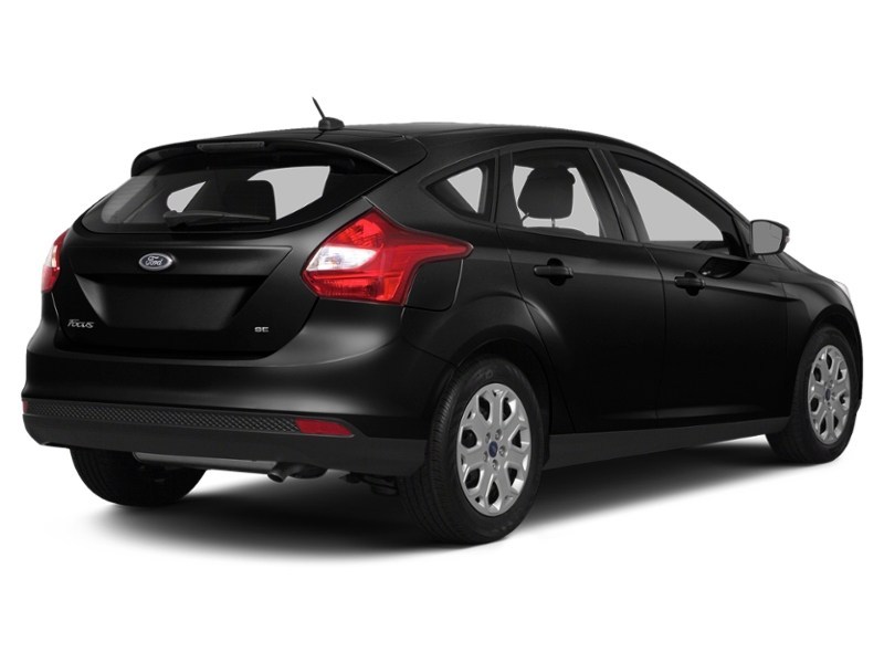 2014 Ford Focus 5dr HB SE Tuxedo Black Metallic  Shot 6
