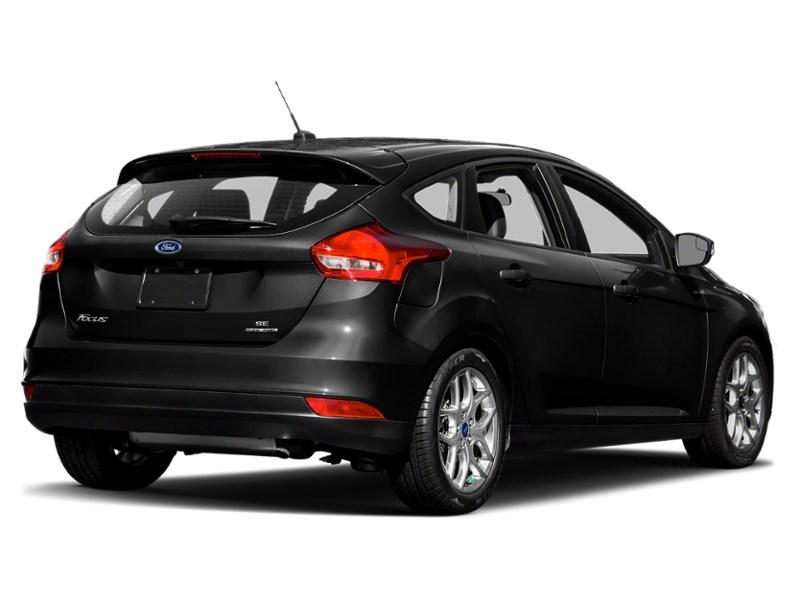 2015 Ford Focus 5dr HB SE Tuxedo Black Metallic  Shot 36