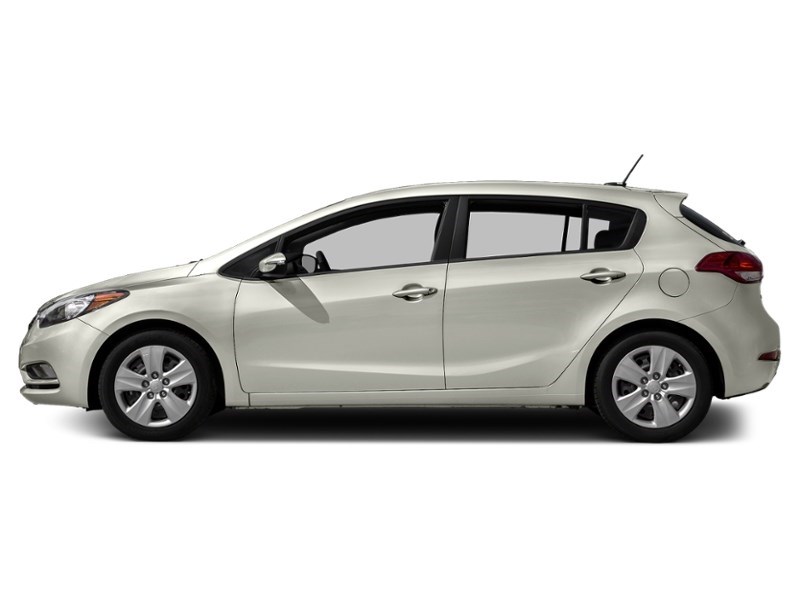 2016 Kia Forte 5dr HB Man LX+ Snow White Pearl  Shot 3